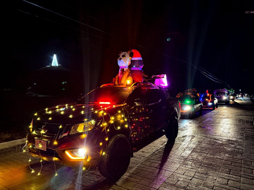 Nuestras calles se llenaron de alegría con el tradicional desfile navideño.