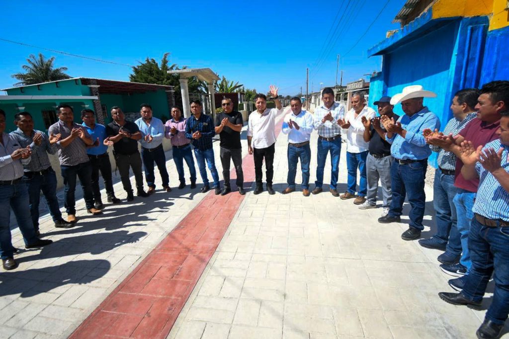 Se inauguró la pavimentación de calles con concreto hidráulico.