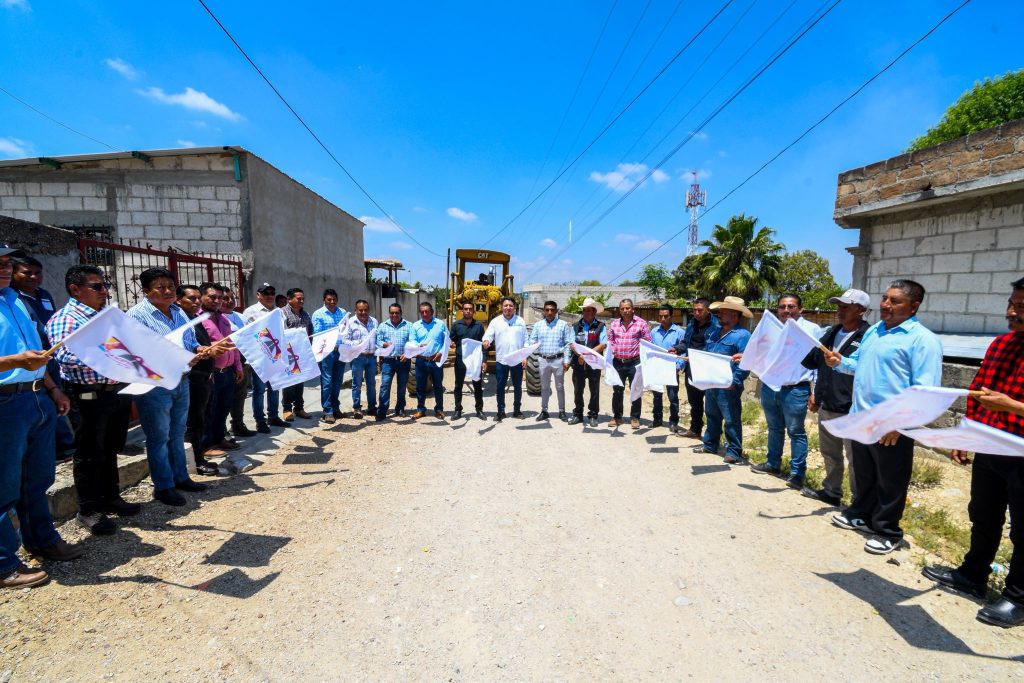 Banderazo de pavimentación de más de 700 metros de calles con carpeta asfáltica en Carranza